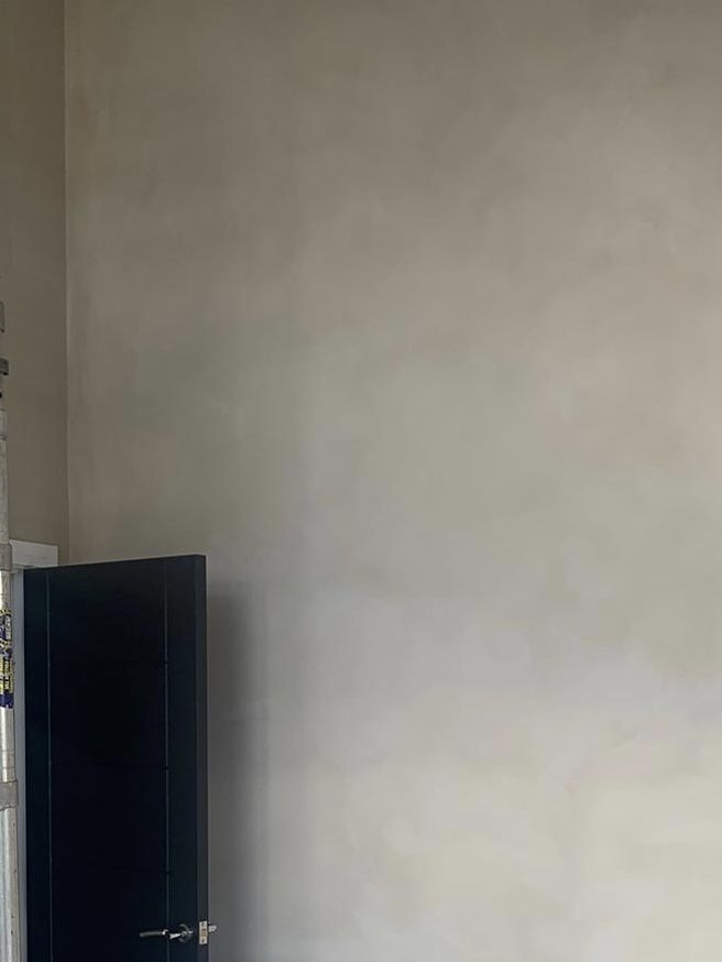 Perrie Sian's bedroom painted in Bauwerk Limewash Paint 